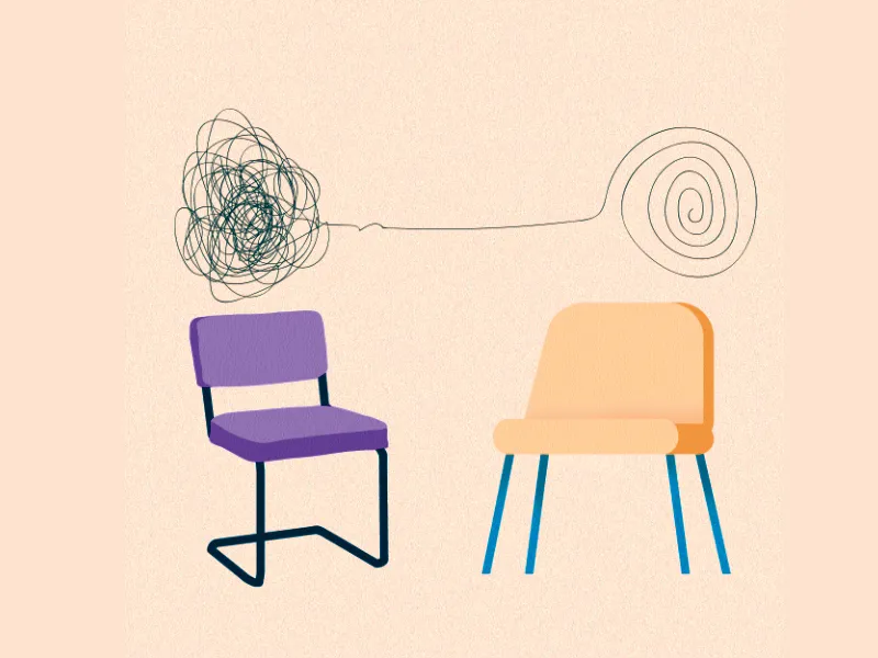 zwei Stühle und ein Wollkneul