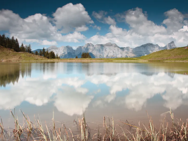 See, Berge und Himmel